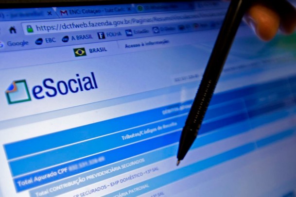 Governo faz mudanÃ§as no eSocial
