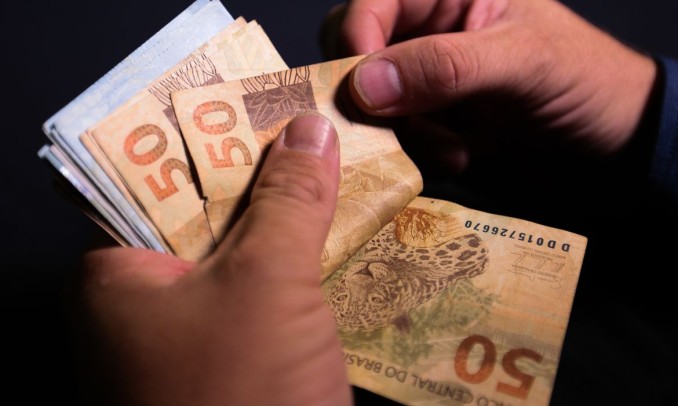 Salário mínimo passa a ser de R$ 1.212 a partir de 1º de janeiro