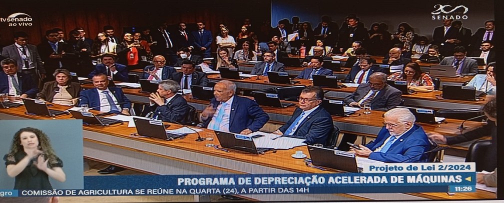 Sen. Bagatolli defendendo incentivos para as pequenas industrias modernizarem maquinas e equipamentos